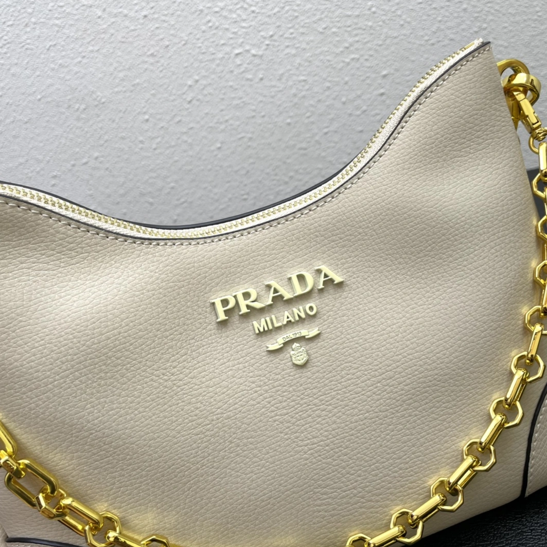 Minimalist 2332 Prada AAA Quality Messenger Bags For Women