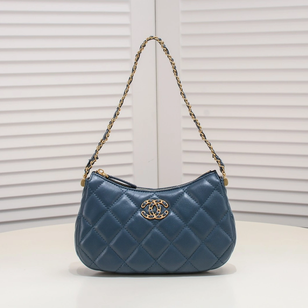 Minimalist 241 Chanel AAA Quality Shoulder Bags For Women