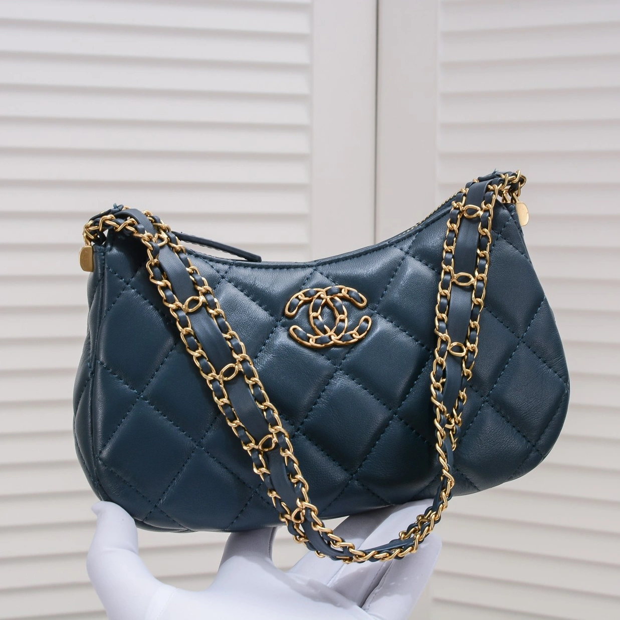 Minimalist 241 Chanel AAA Quality Shoulder Bags For Women