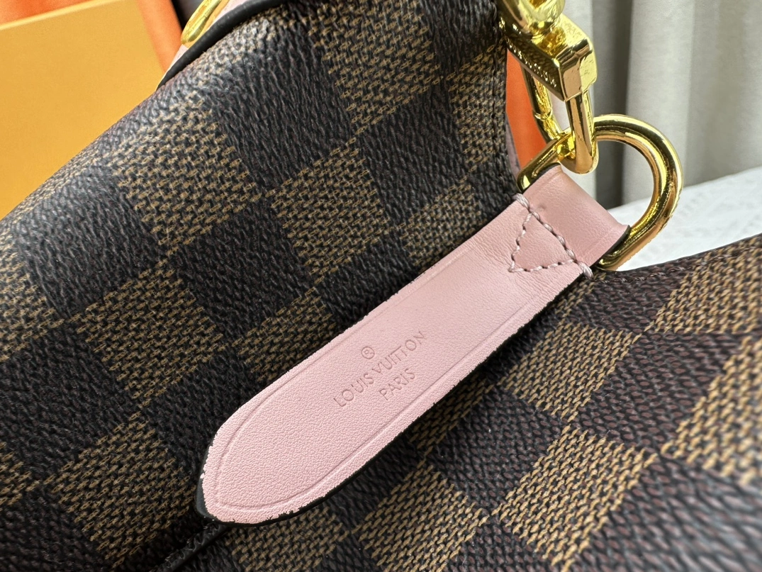 Minimalist 2482 Louis Vuitton AAA Quality Messenger Bags For Women
