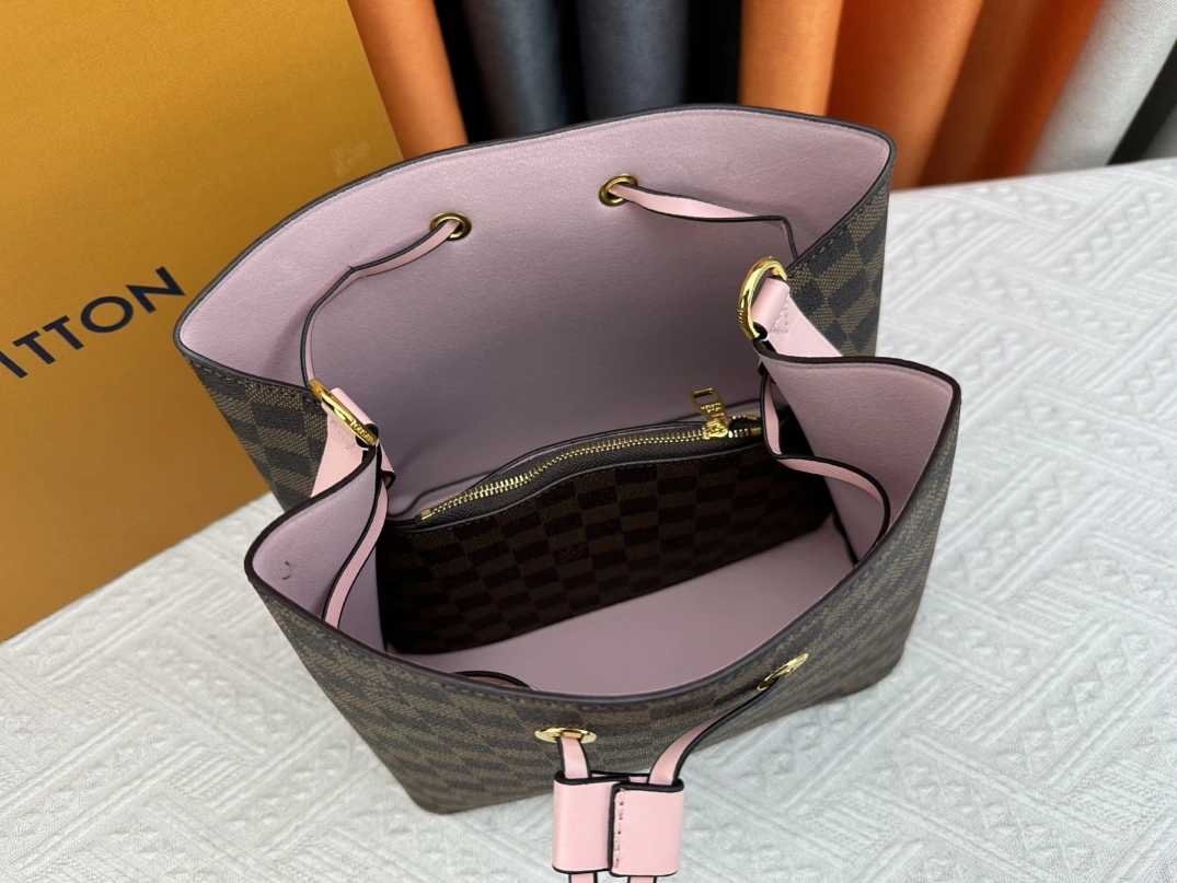 Minimalist 2482 Louis Vuitton AAA Quality Messenger Bags For Women
