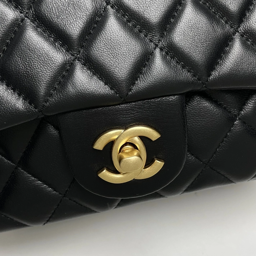 Minimalist 2499 Chanel AAA Quality Messenger Bags For Women