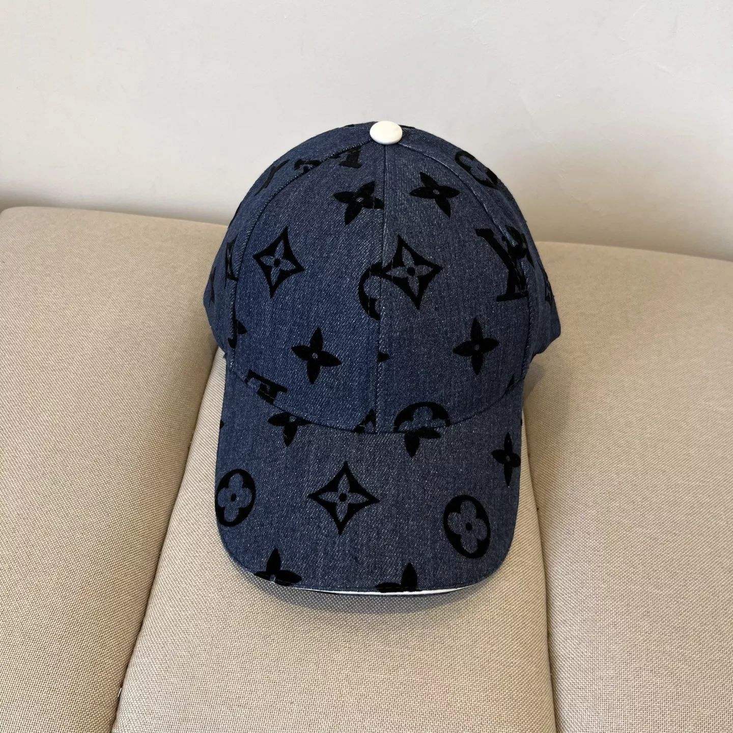 Minimalist 2519 Louis Vuitton LV Caps