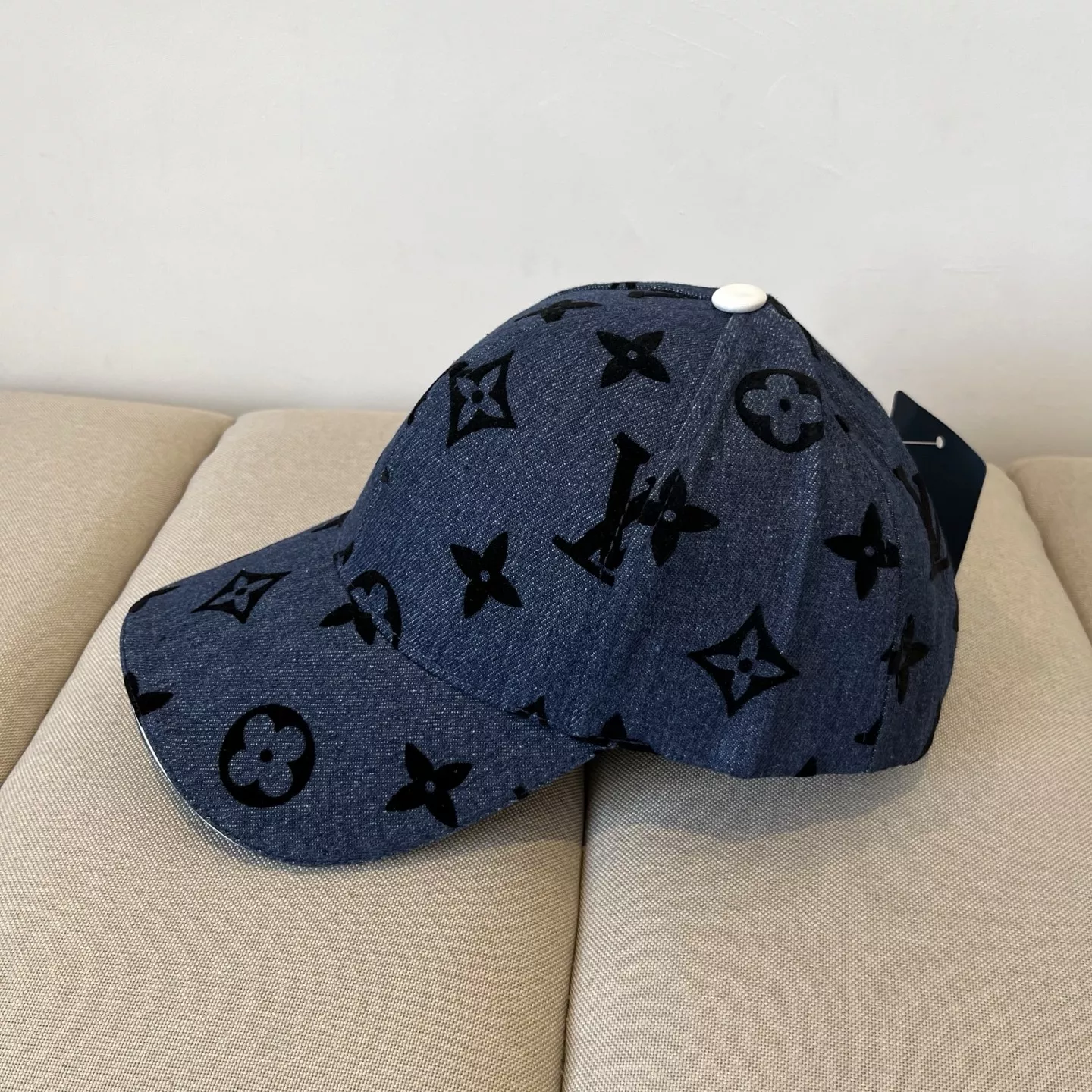 Minimalist 2519 Louis Vuitton LV Caps