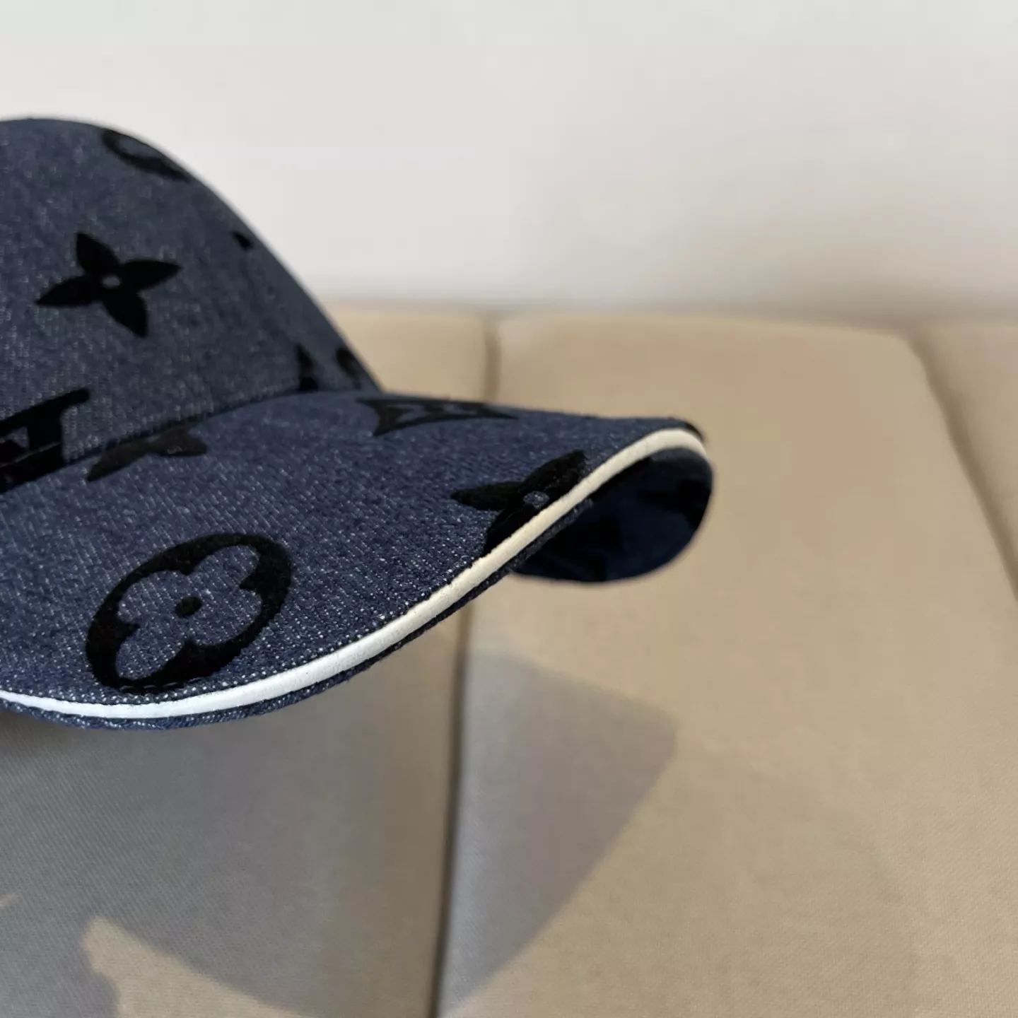 Minimalist 2519 Louis Vuitton LV Caps
