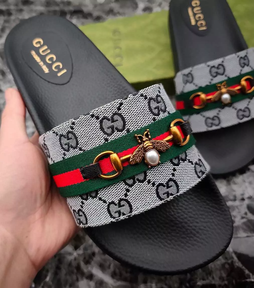 Minimalist 2744 Gucci Slippers For Men