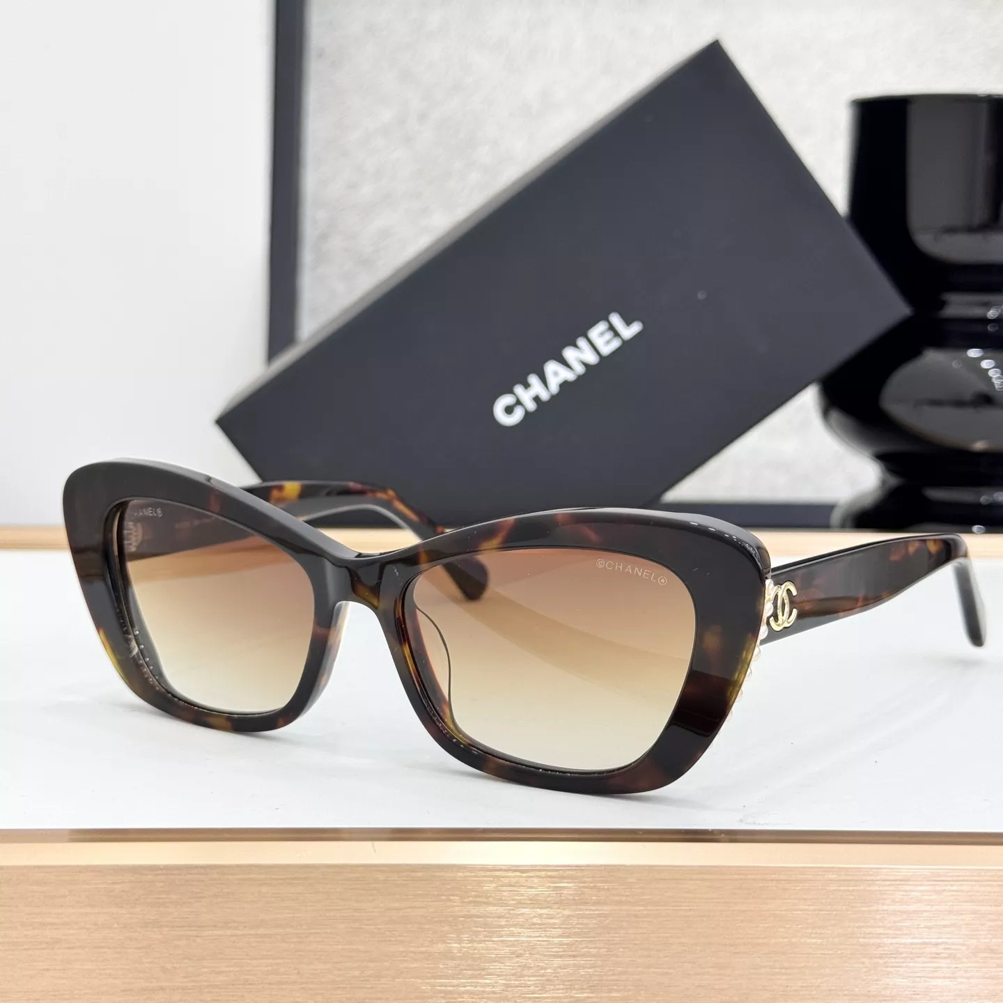 Minimalist 2745 Chanel AAA Quality Sunglasses