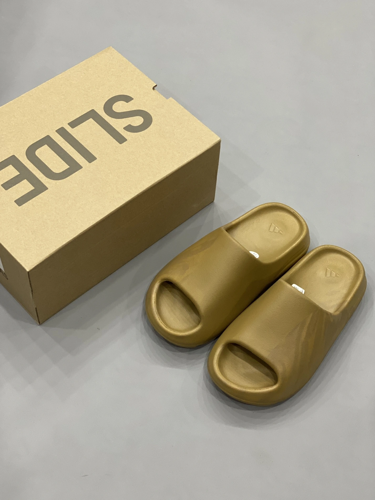 Minimalist 2747 Adidas Yeezy Slippers For Men