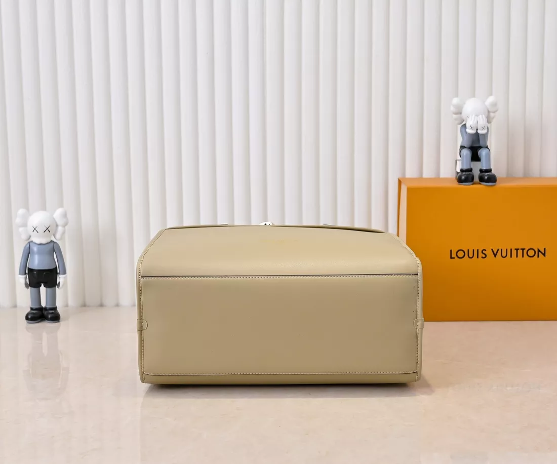 Minimalist 2777 Louis Vuitton AAA Quality Handbags For Women