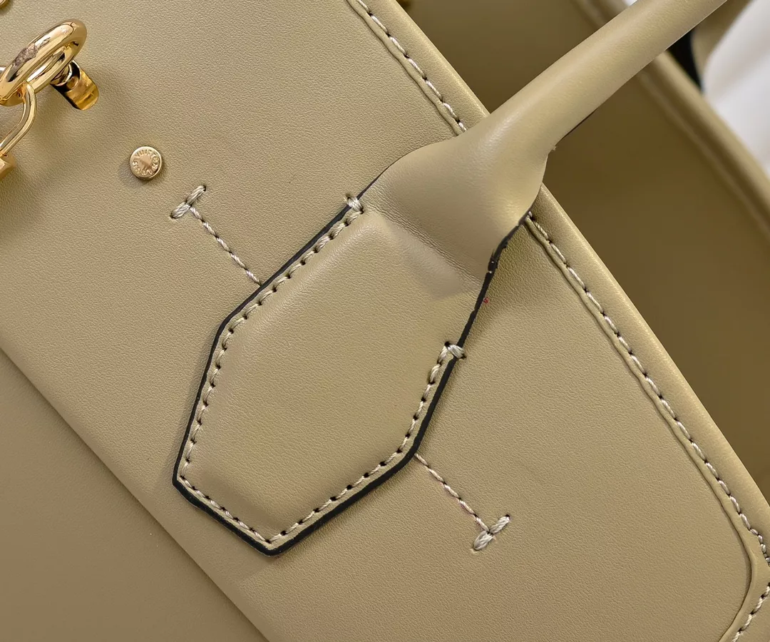 Minimalist 2777 Louis Vuitton AAA Quality Handbags For Women