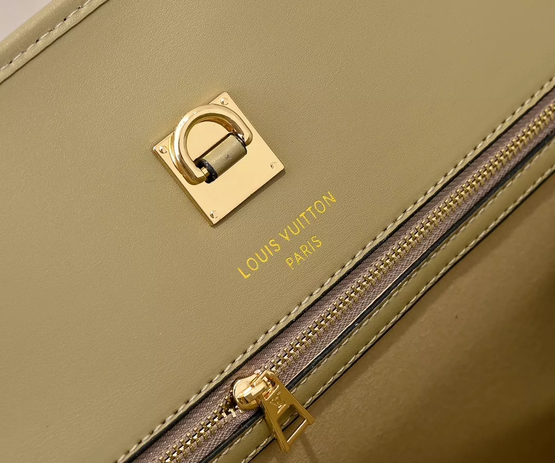 Minimalist 2777 Louis Vuitton AAA Quality Handbags For Women