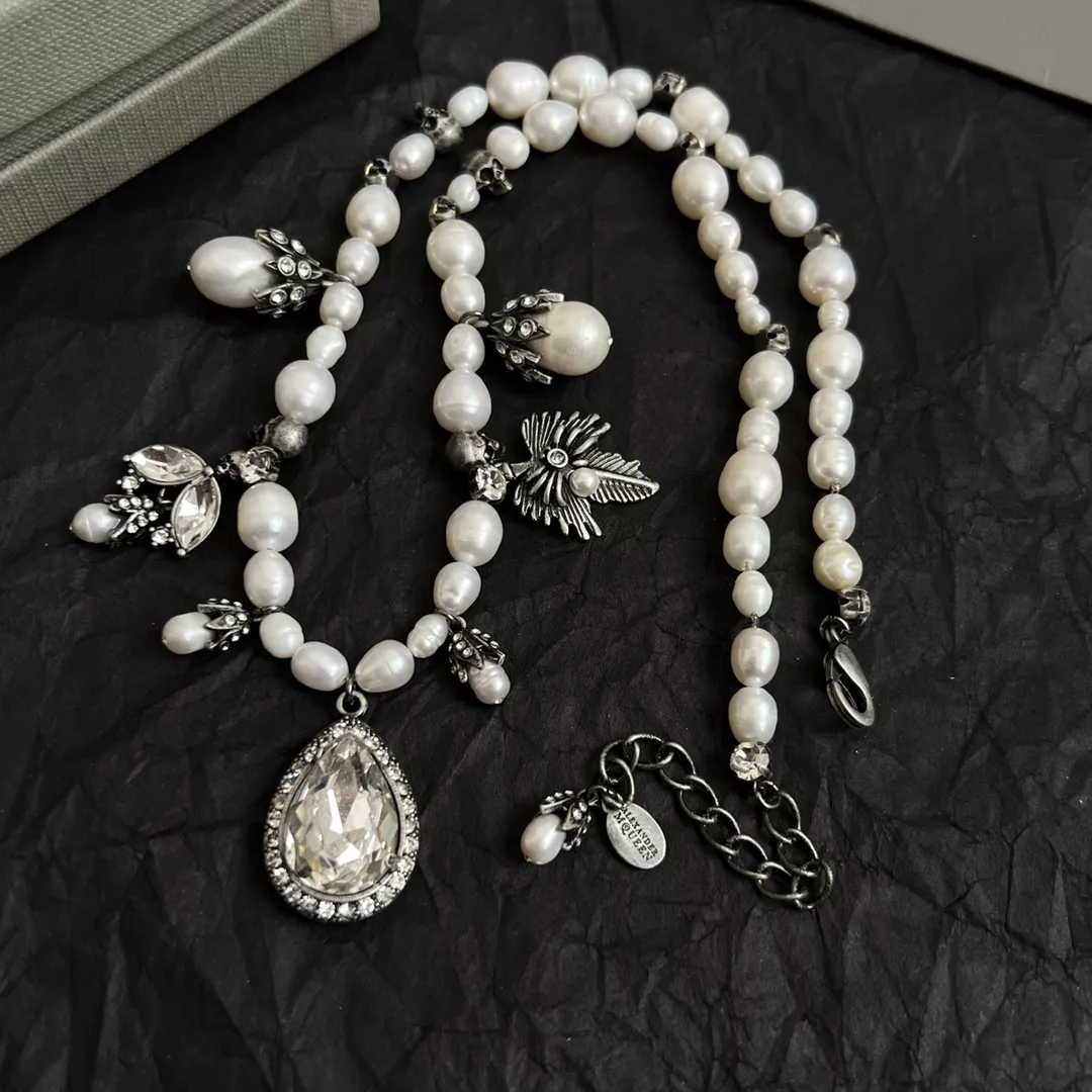 Minimalist 3002 Alexander McQueen Necklaces