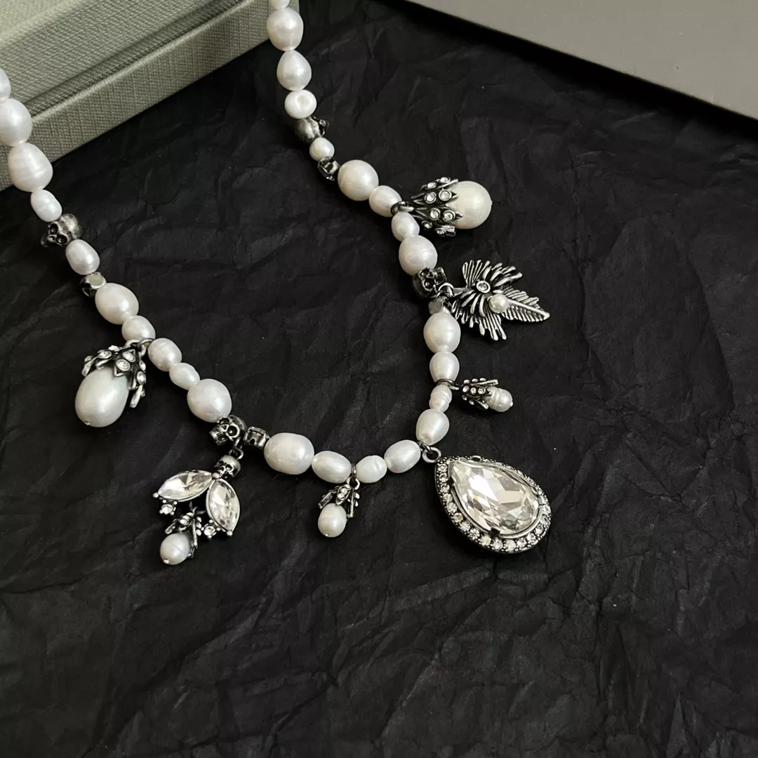 Minimalist 3002 Alexander McQueen Necklaces