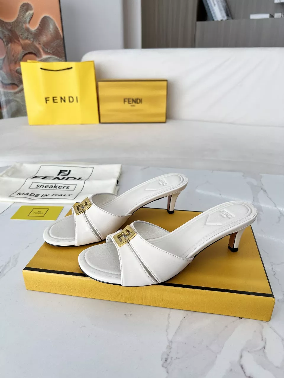 Minimalist 329 Fendi Slippers For Women