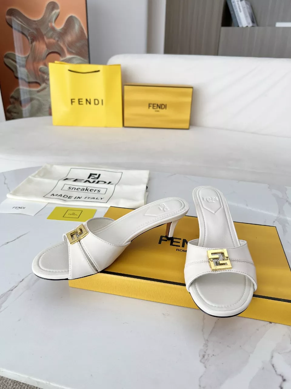 Minimalist 329 Fendi Slippers For Women