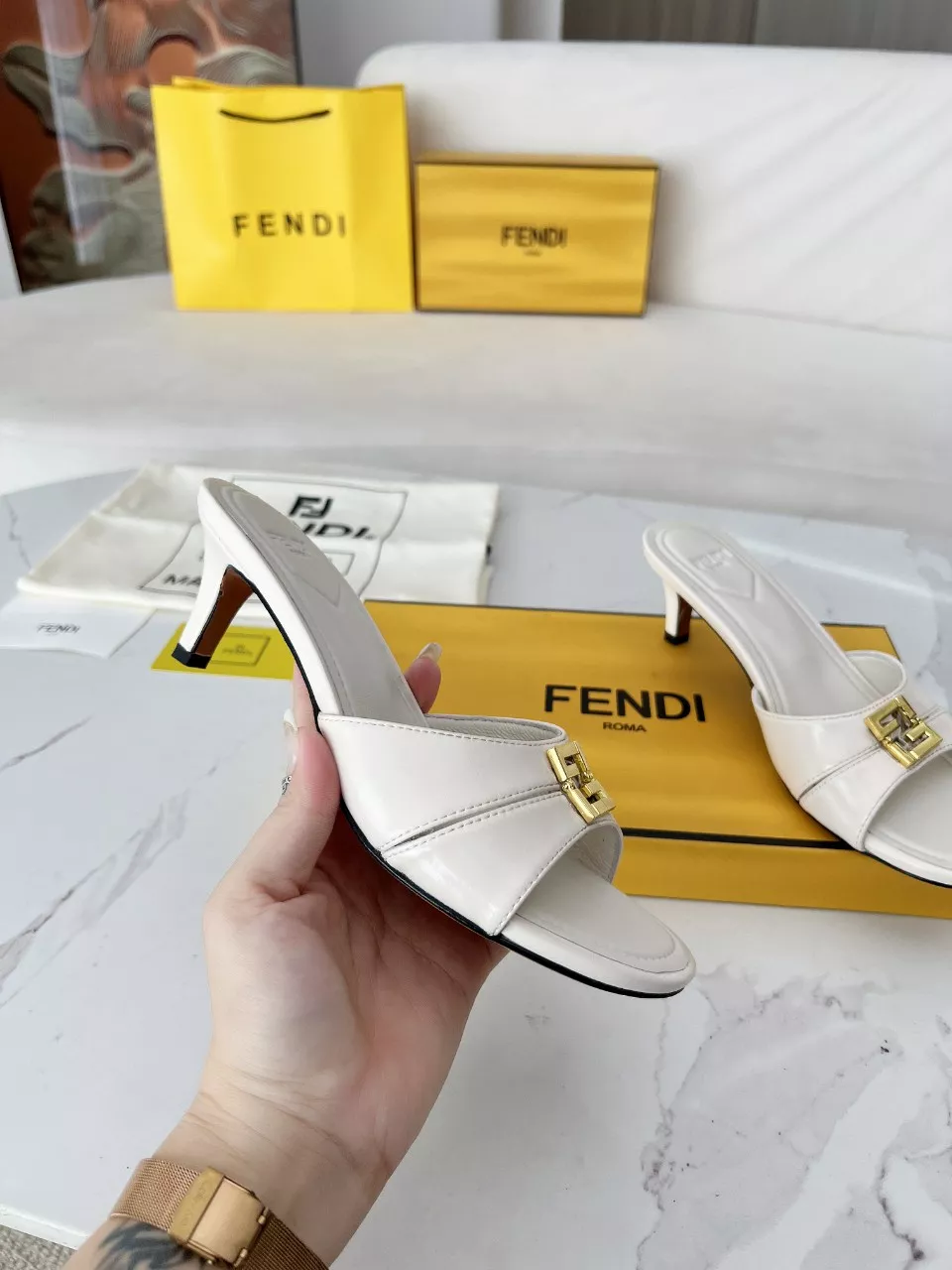 Minimalist 329 Fendi Slippers For Women