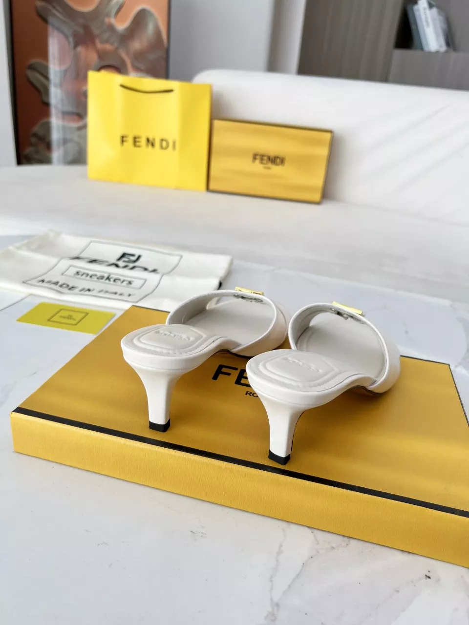 Minimalist 329 Fendi Slippers For Women