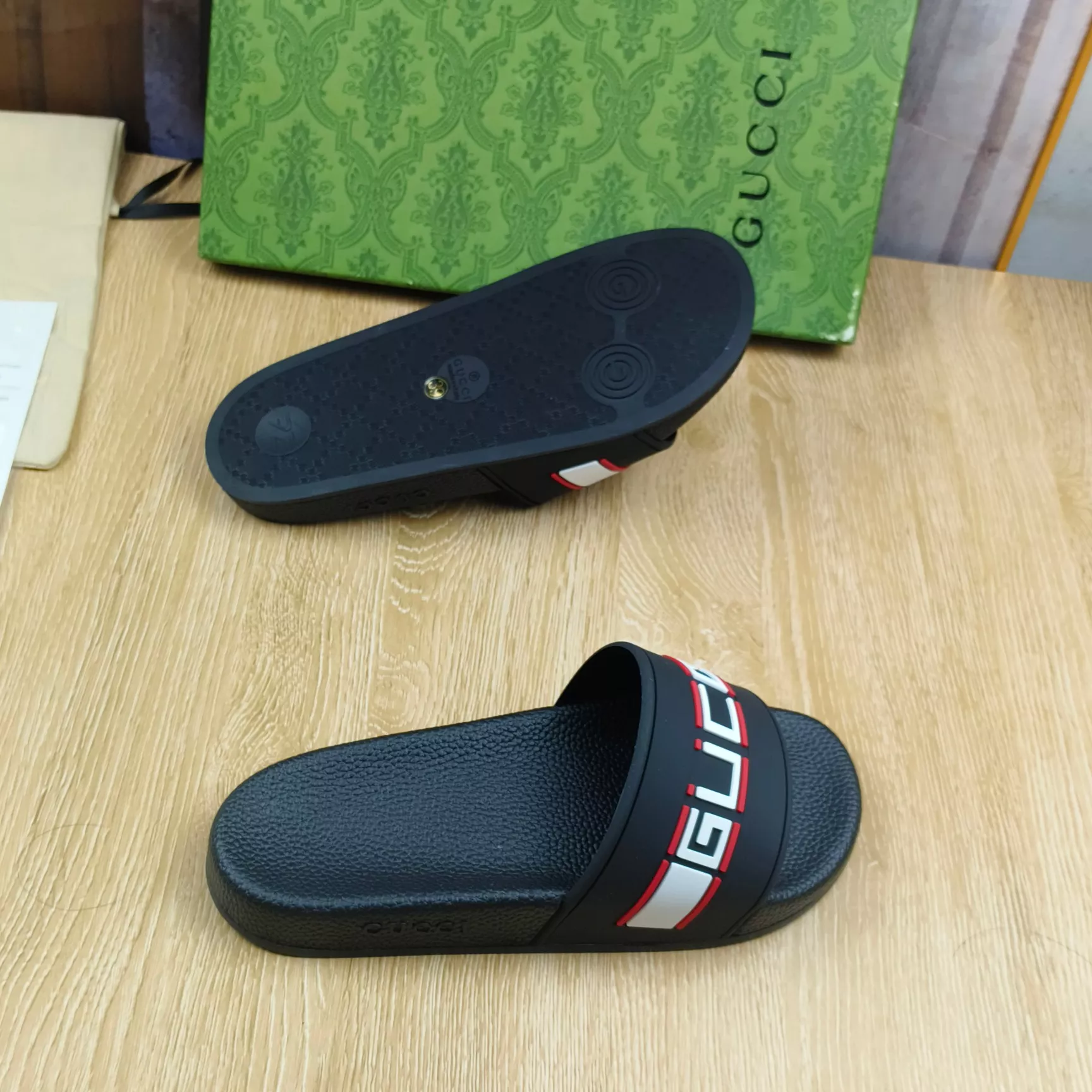 Minimalist 3915 Gucci Slippers For Men