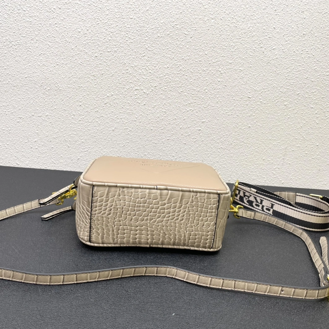 Minimalist 4193 Prada AAA Quality Messenger Bags For Women