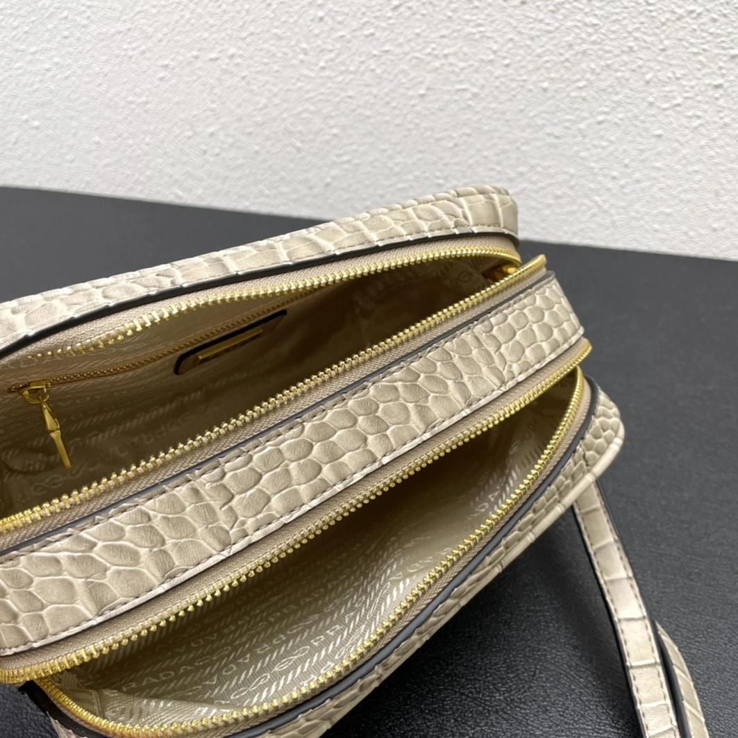 Minimalist 4193 Prada AAA Quality Messenger Bags For Women