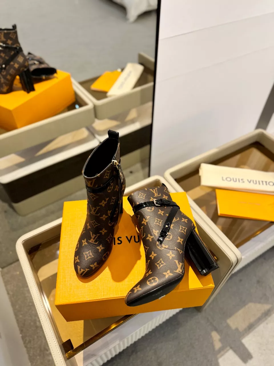 Minimalist 4346 Louis Vuitton Boots For Women