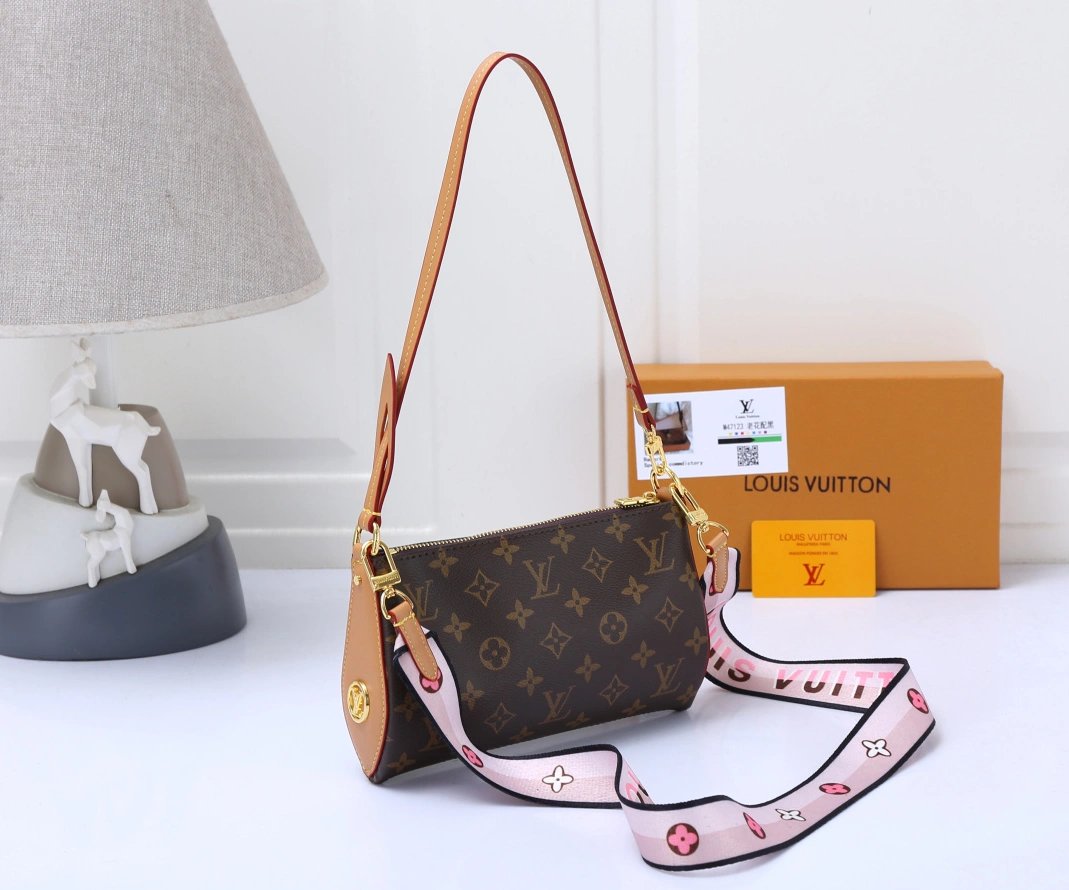 Minimalist 4349 Louis Vuitton Messenger Bags For Women