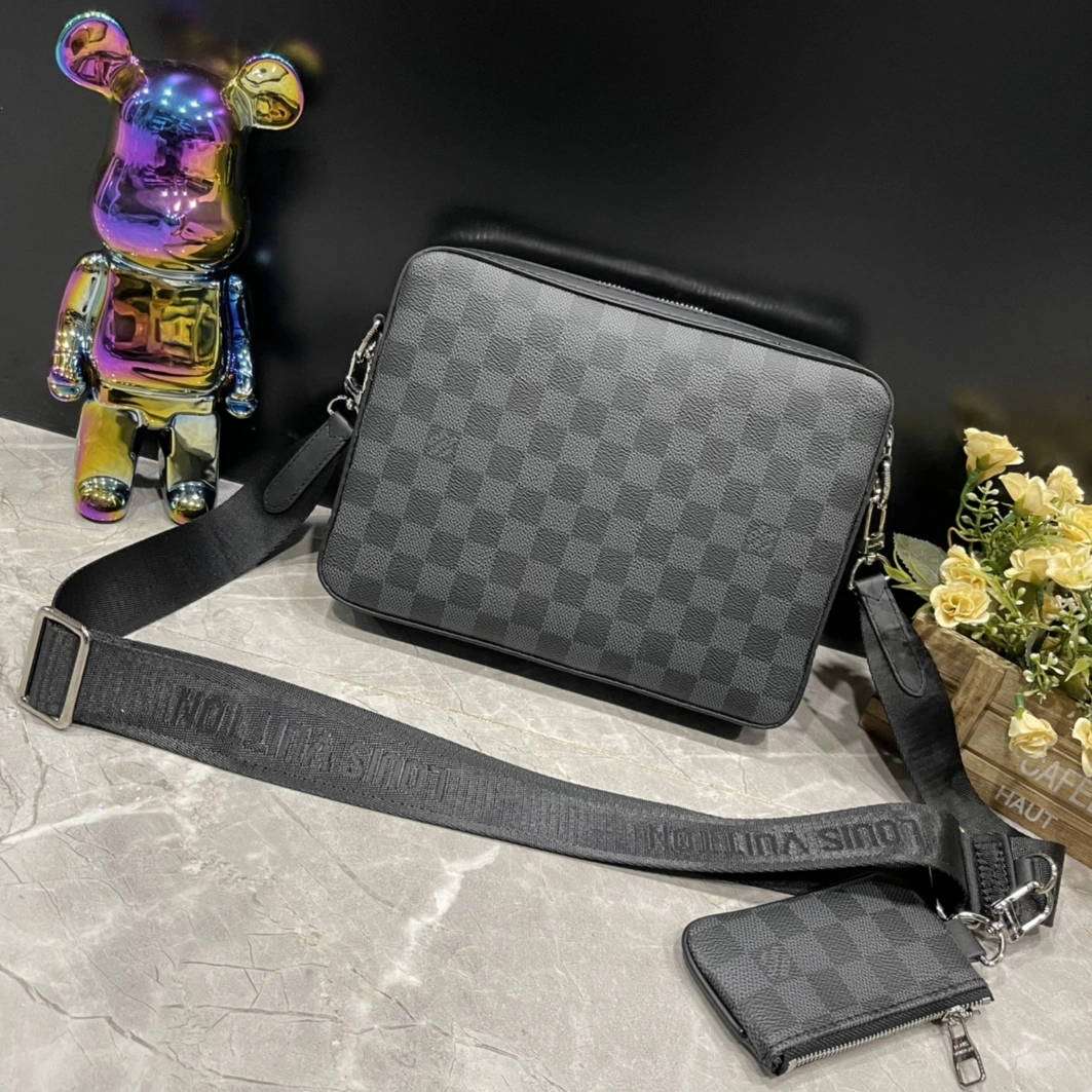 Minimalist 4556 Louis Vuitton AAA Man Messenger Bags