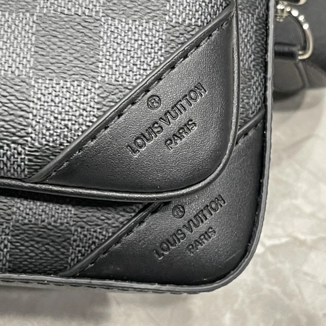 Minimalist 4556 Louis Vuitton AAA Man Messenger Bags