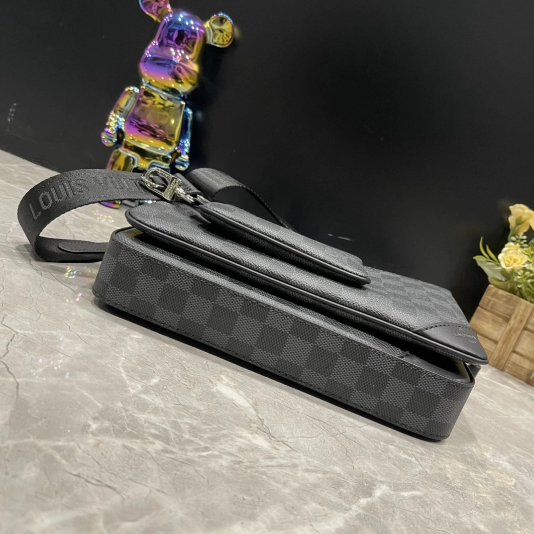 Minimalist 4556 Louis Vuitton AAA Man Messenger Bags