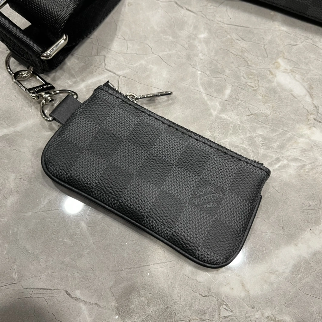 Minimalist 4556 Louis Vuitton AAA Man Messenger Bags