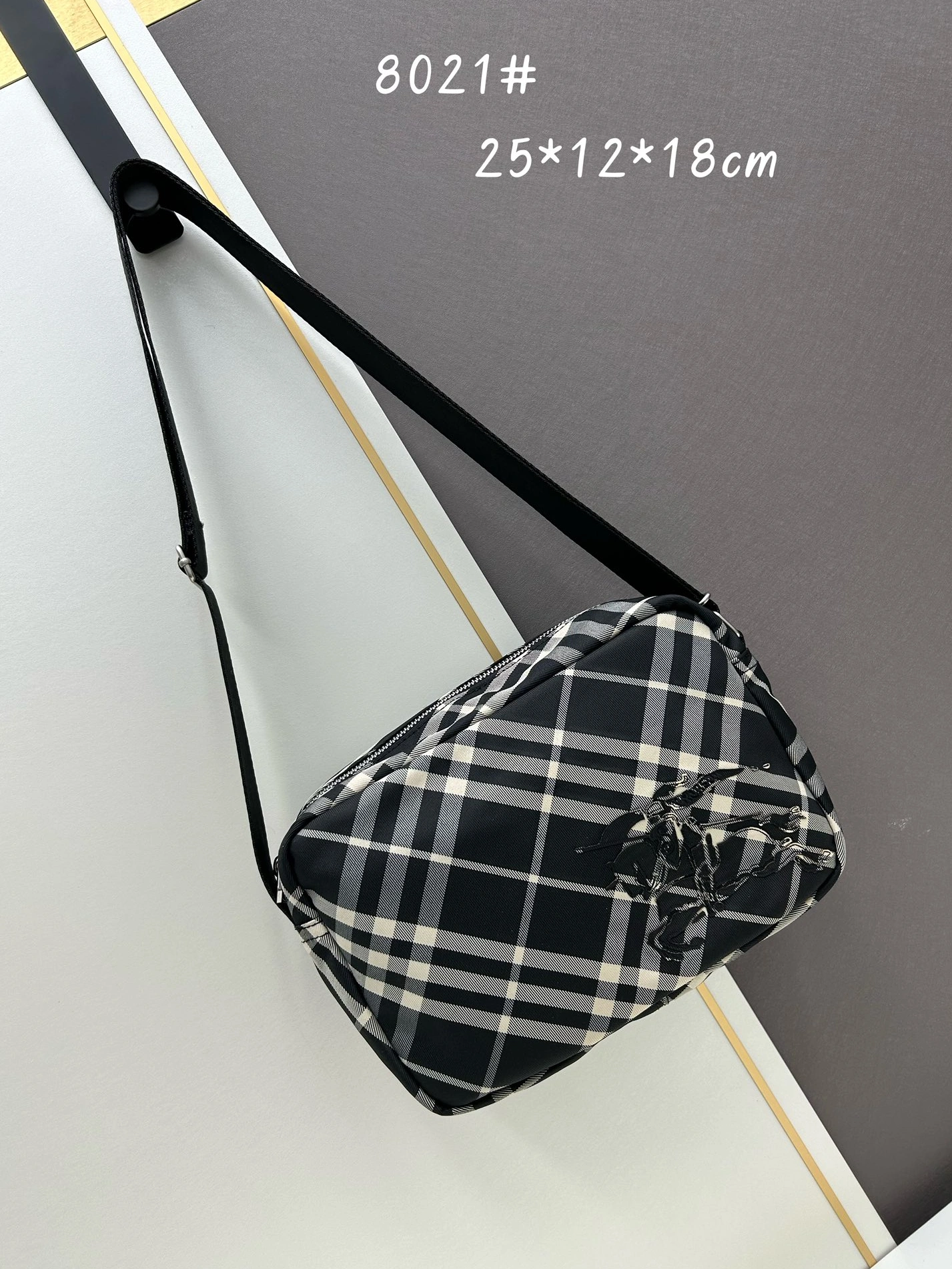 Minimalist 4652 Burberry AAA Quality Messenger Bags For Unisex