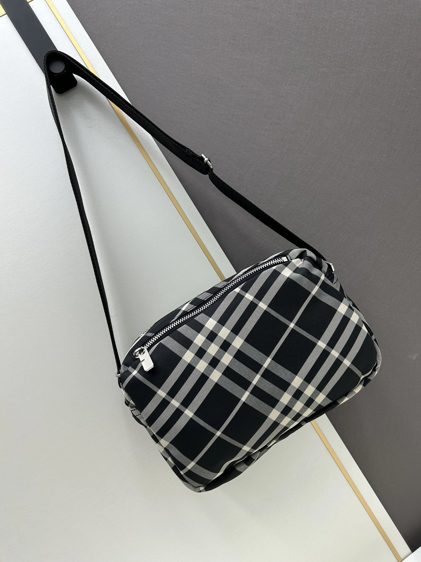Minimalist 4652 Burberry AAA Quality Messenger Bags For Unisex