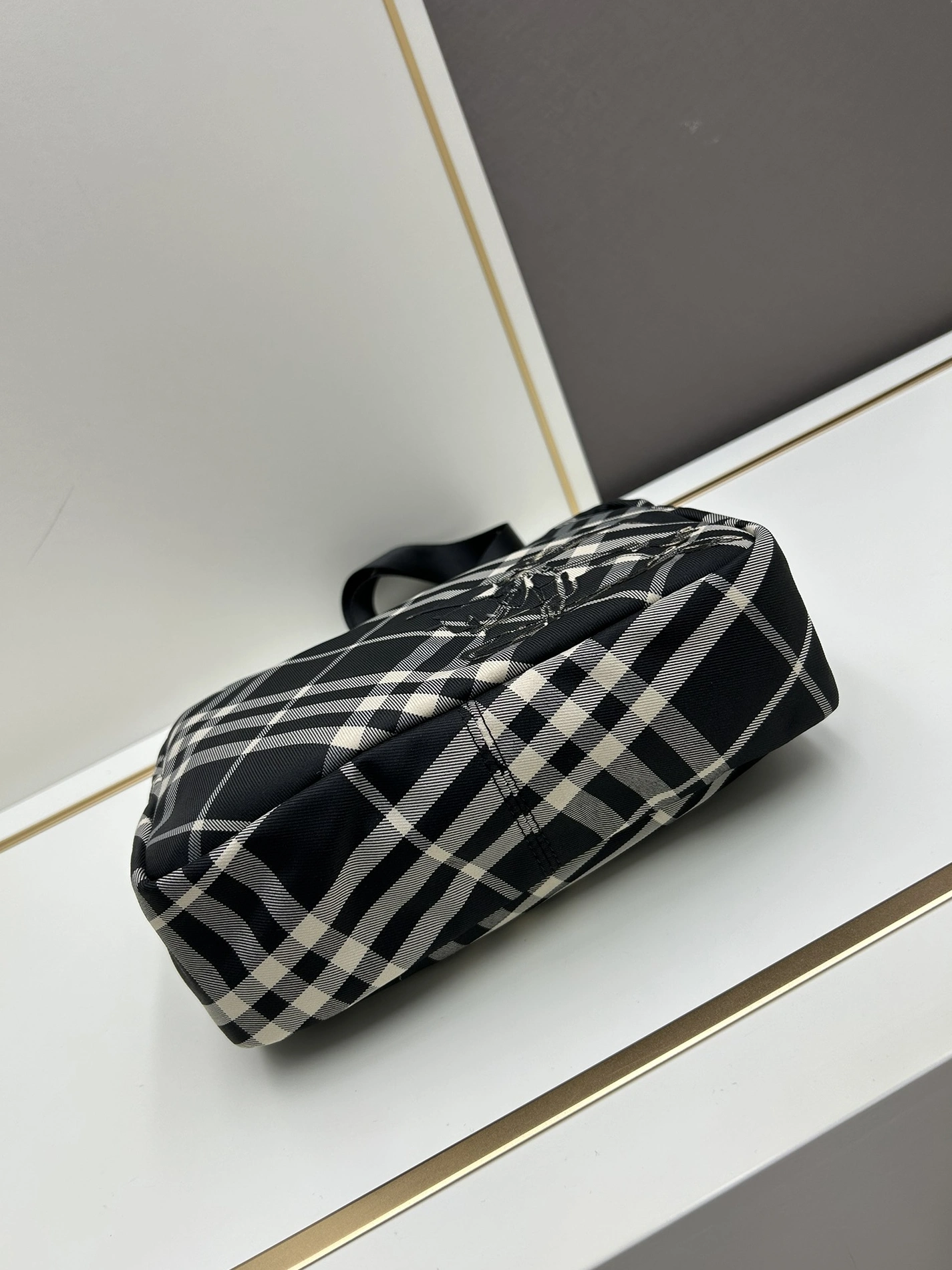 Minimalist 4652 Burberry AAA Quality Messenger Bags For Unisex