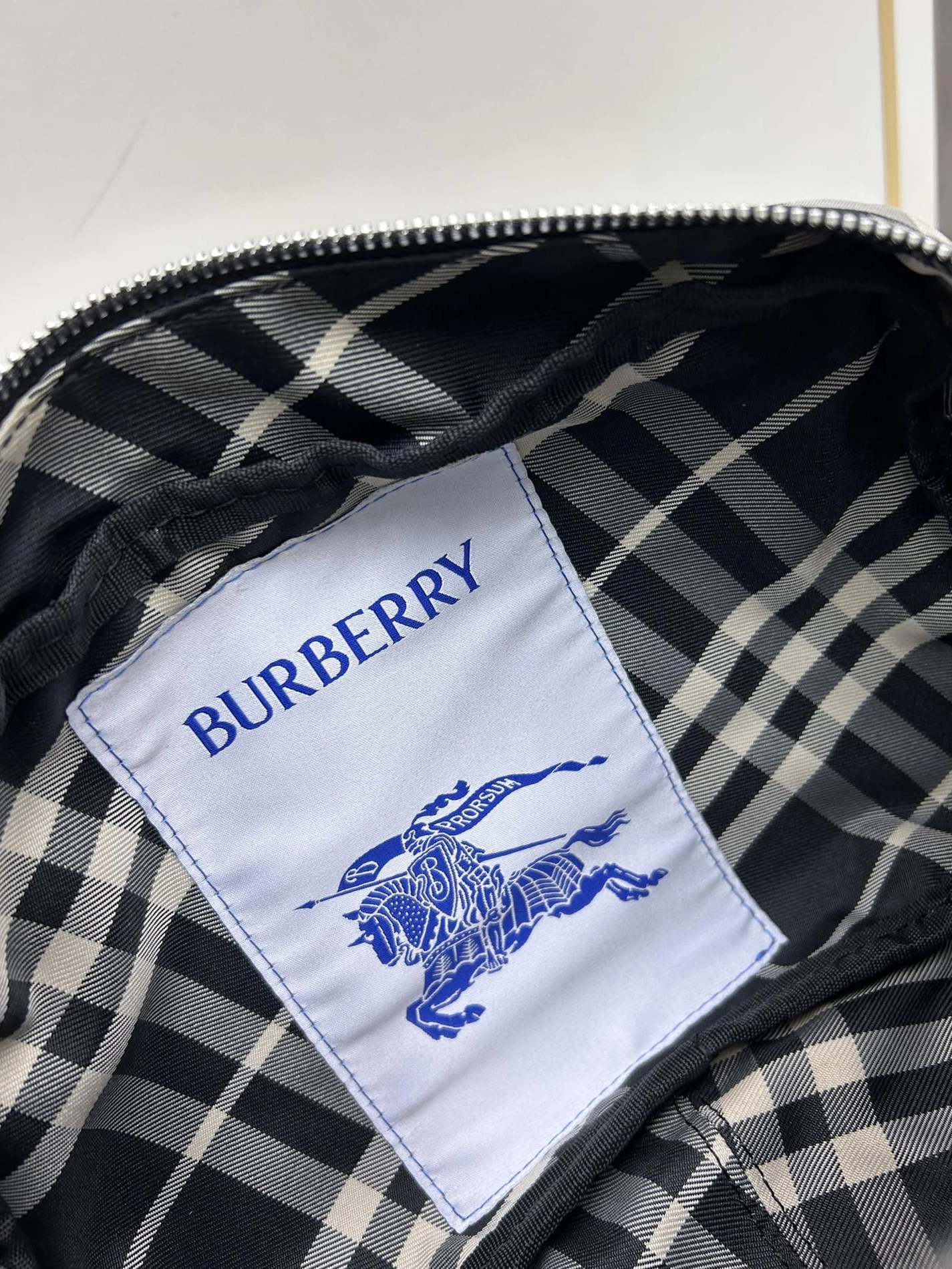 Minimalist 4652 Burberry AAA Quality Messenger Bags For Unisex