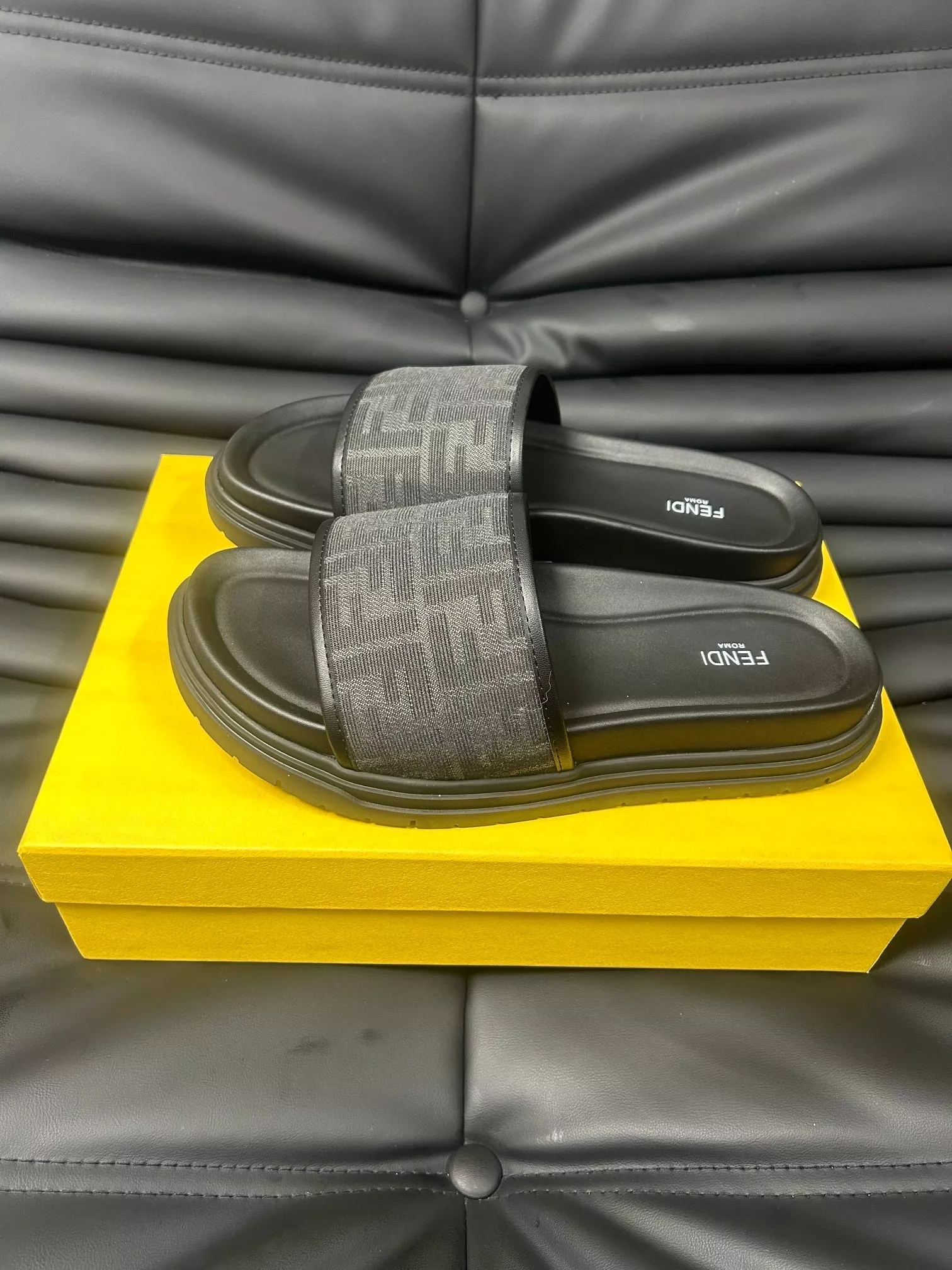 Minimalist 4721 Fendi Slippers For Men