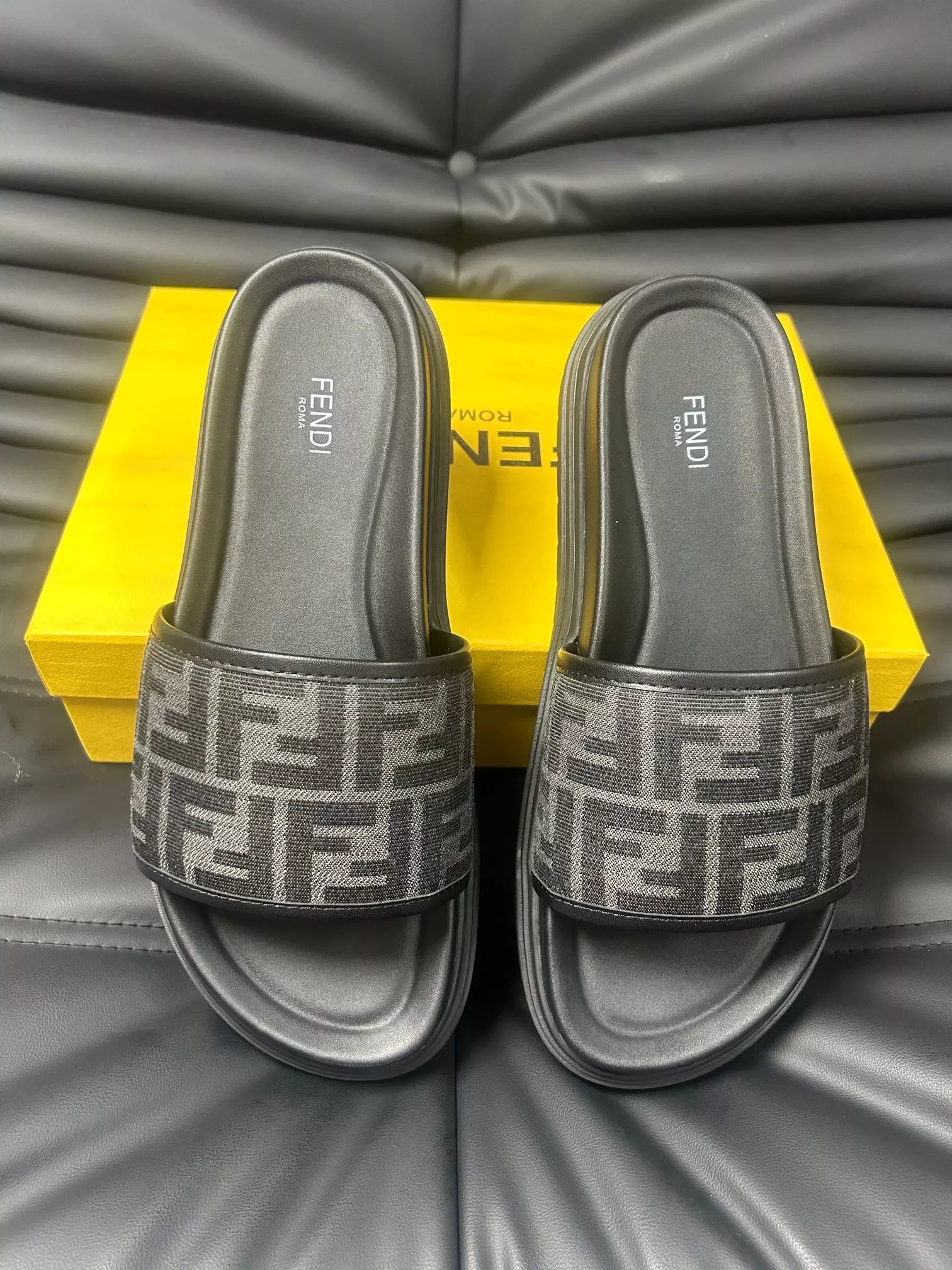 Minimalist 4721 Fendi Slippers For Men