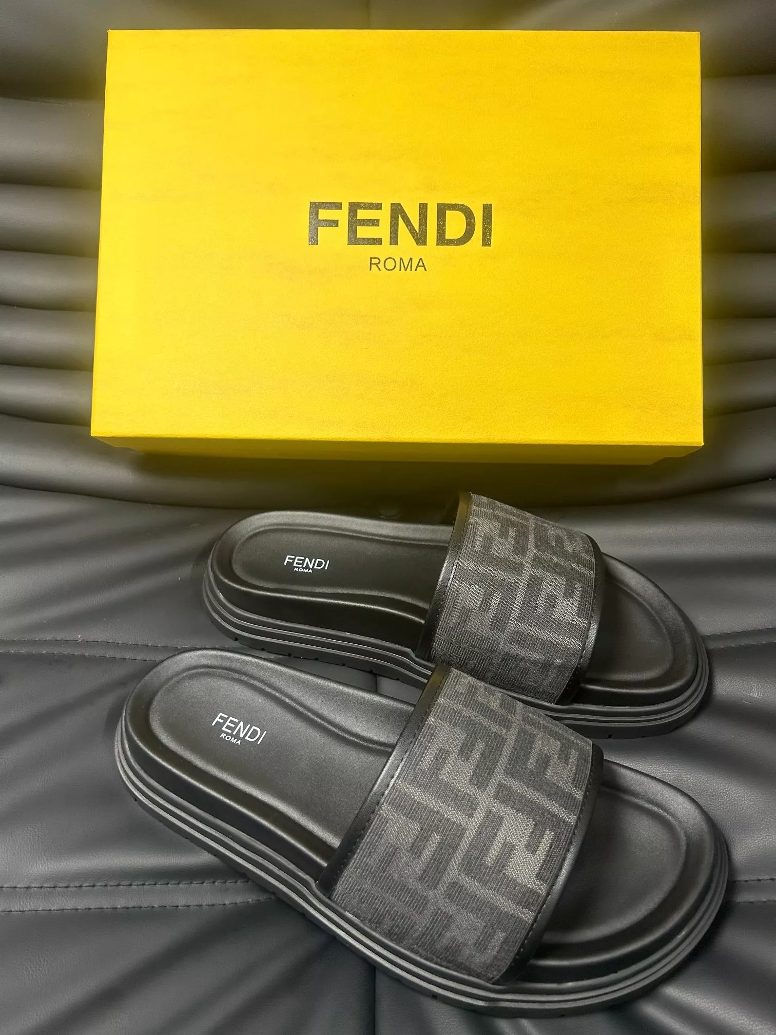 Minimalist 4721 Fendi Slippers For Men