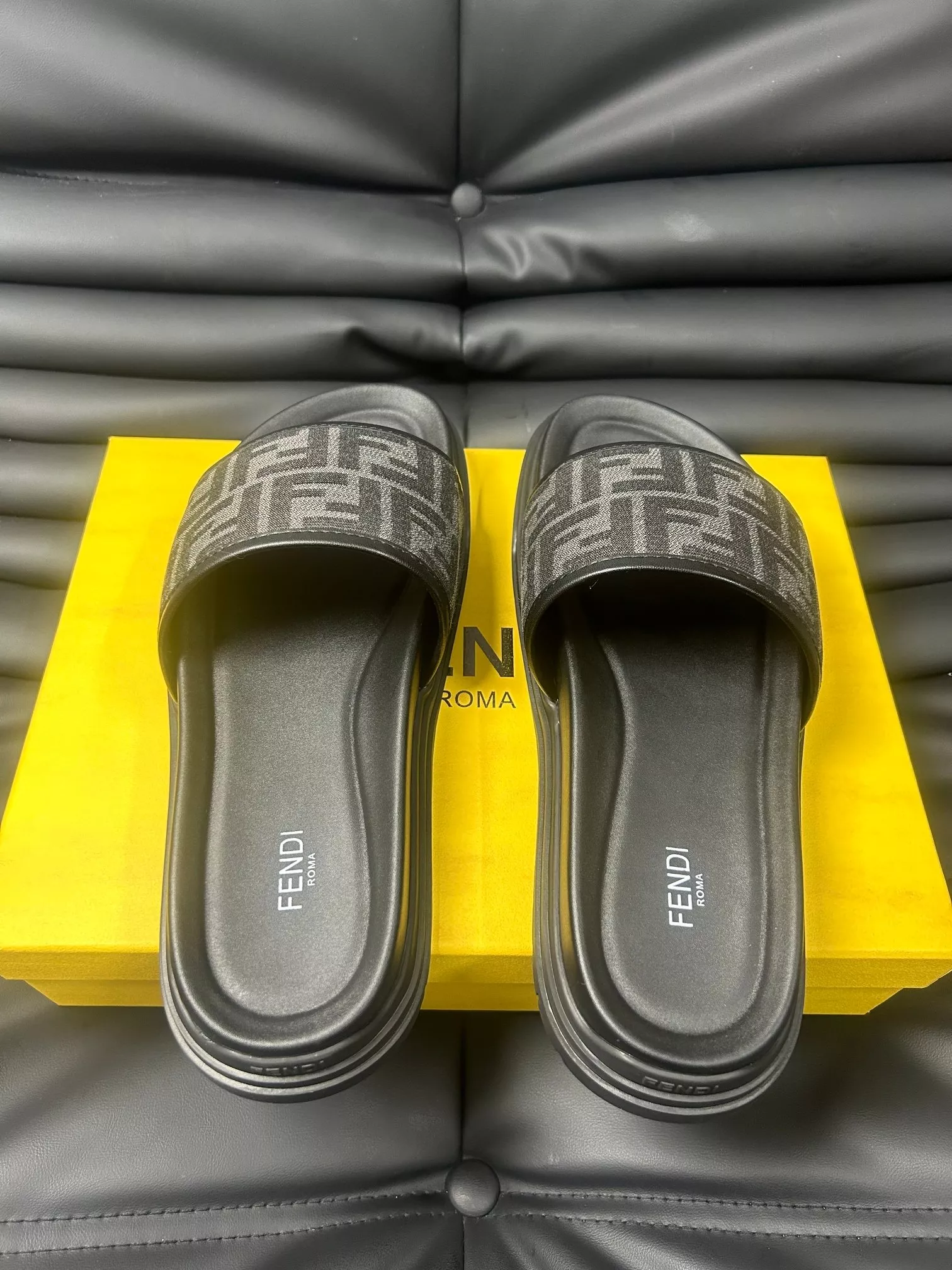 Minimalist 4721 Fendi Slippers For Men
