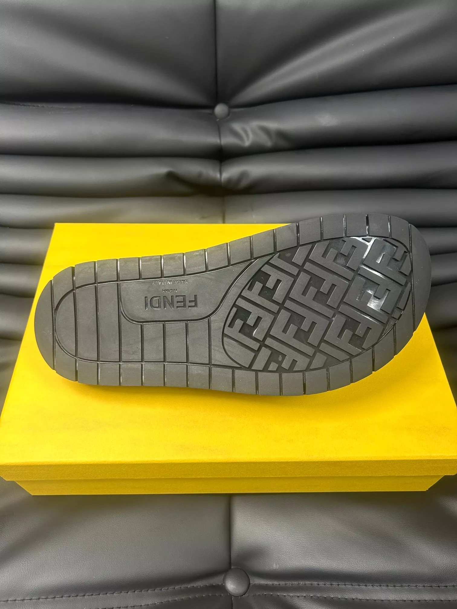 Minimalist 4721 Fendi Slippers For Men