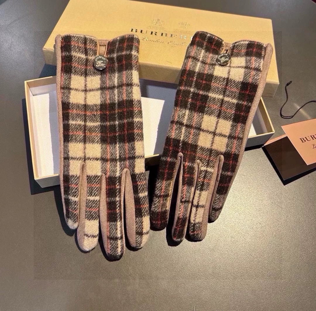 Minimalist 4744 Burberry Gloves