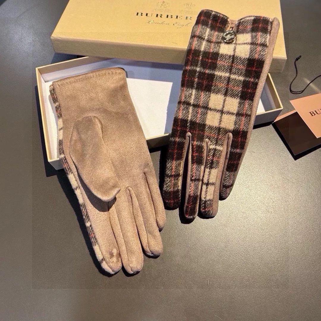 Minimalist 4744 Burberry Gloves