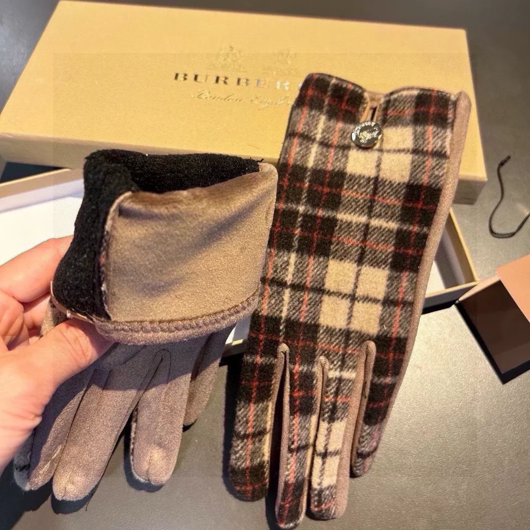 Minimalist 4744 Burberry Gloves