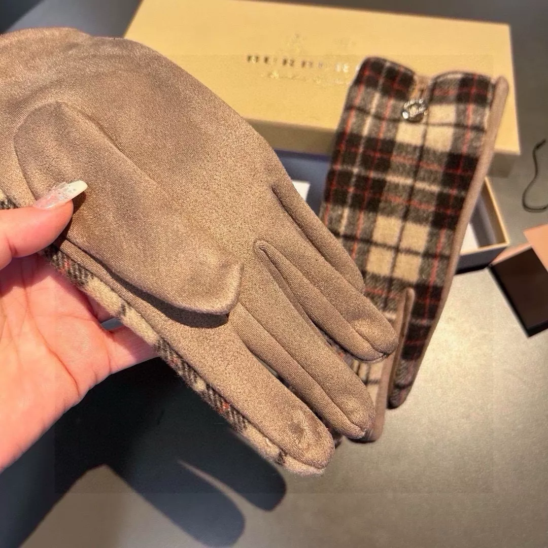 Minimalist 4744 Burberry Gloves