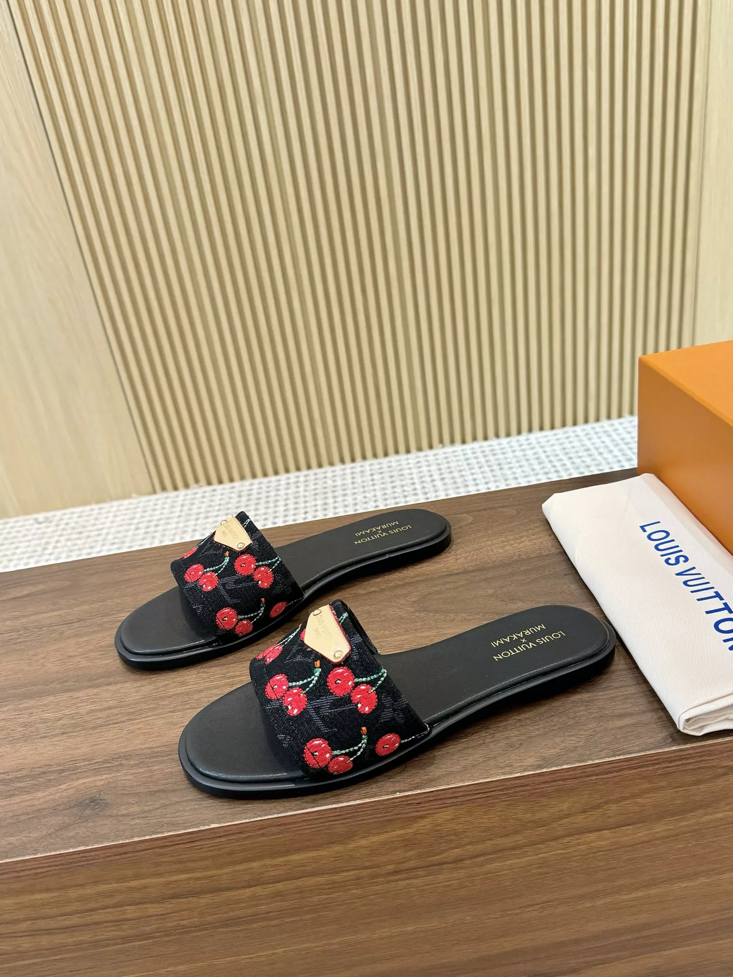 Minimalist 5156 Louis Vuitton Slippers For Women