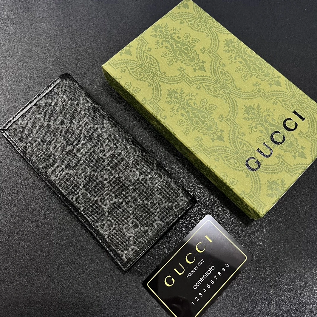 Minimalist 5630 Gucci Card Case
