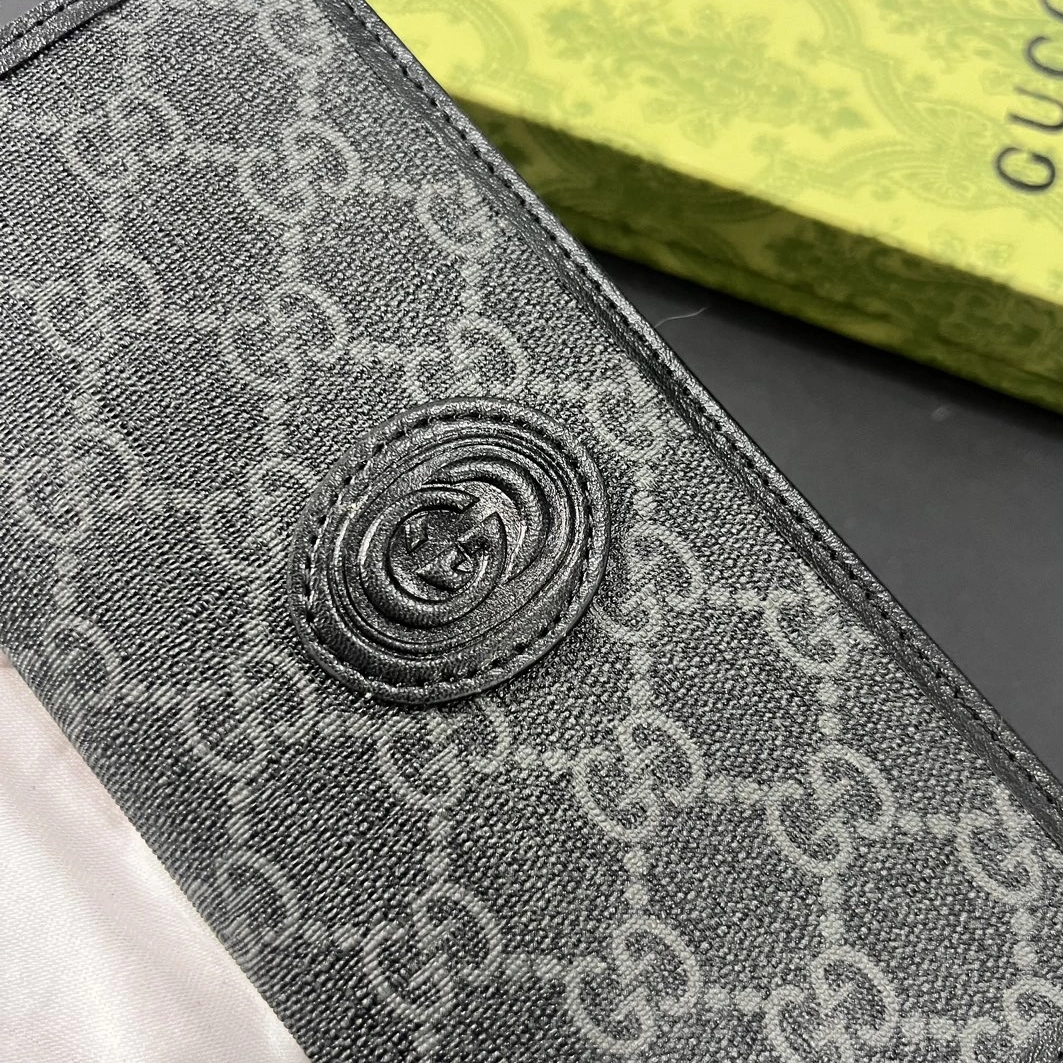 Minimalist 5630 Gucci Card Case