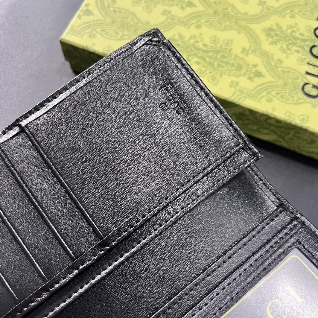Minimalist 5630 Gucci Card Case