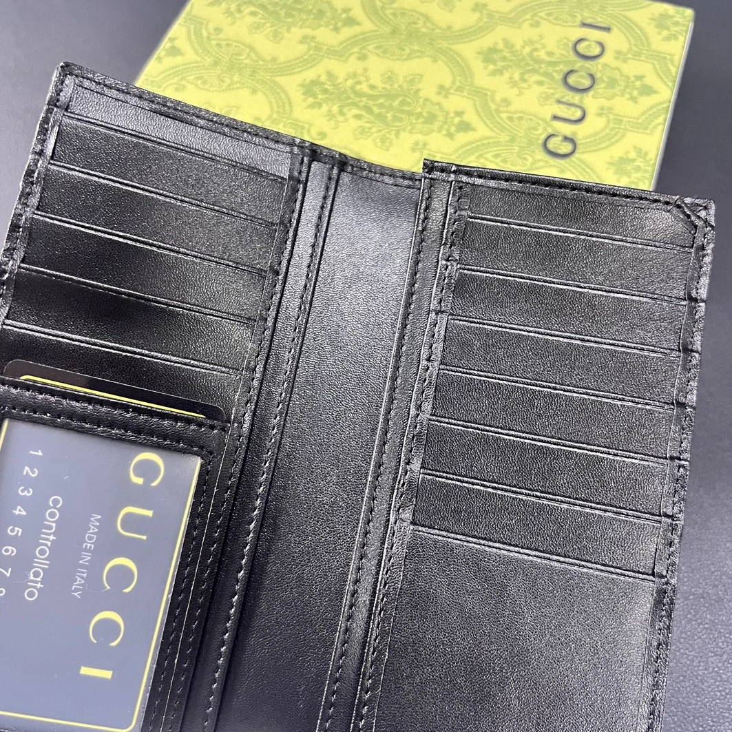Minimalist 5630 Gucci Card Case
