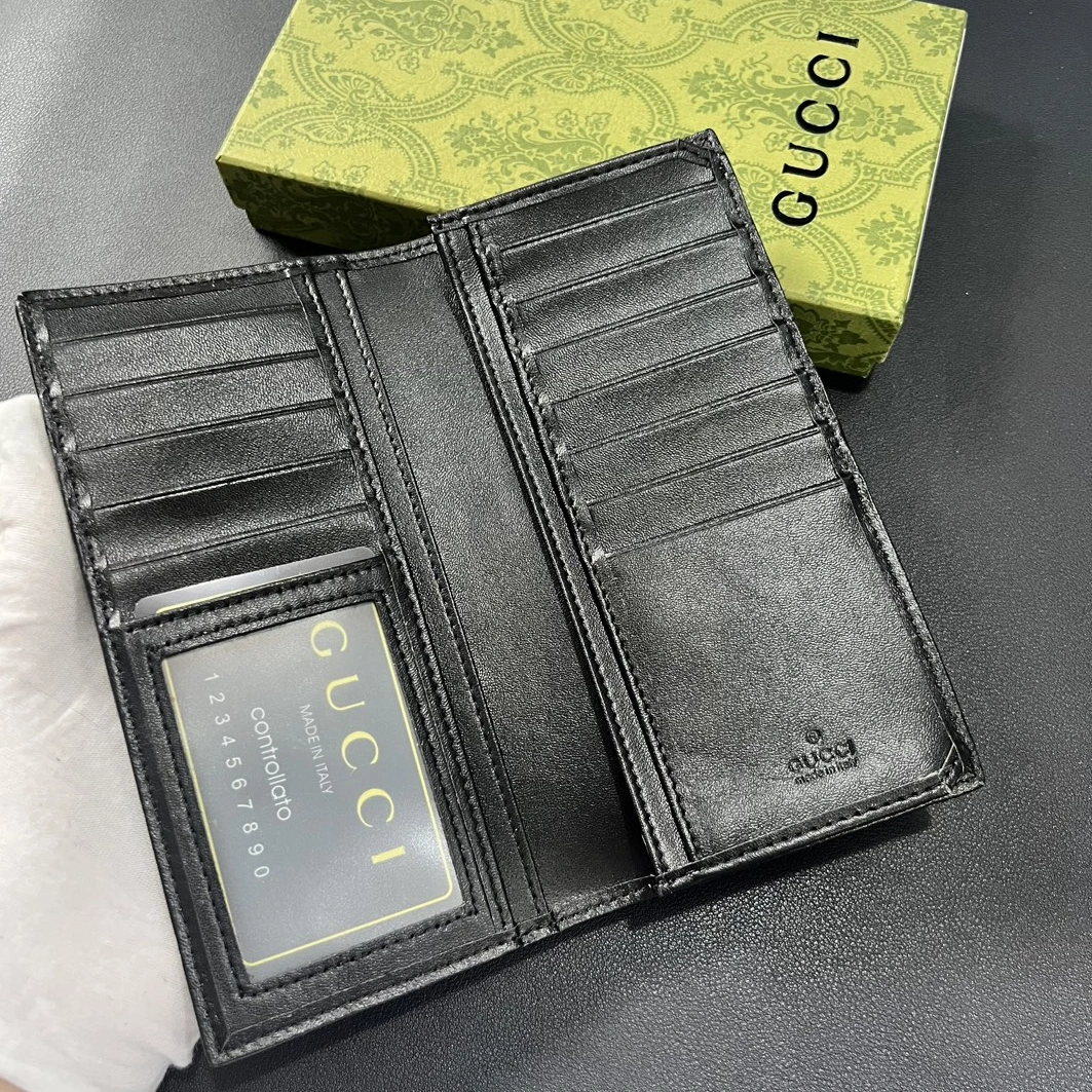 Minimalist 5630 Gucci Card Case