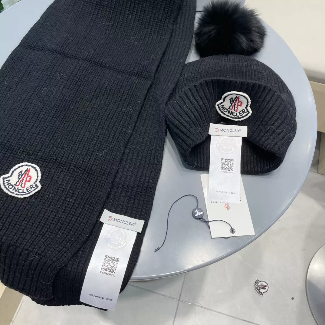 Minimalist 566 Moncler Hat and Scarf Set